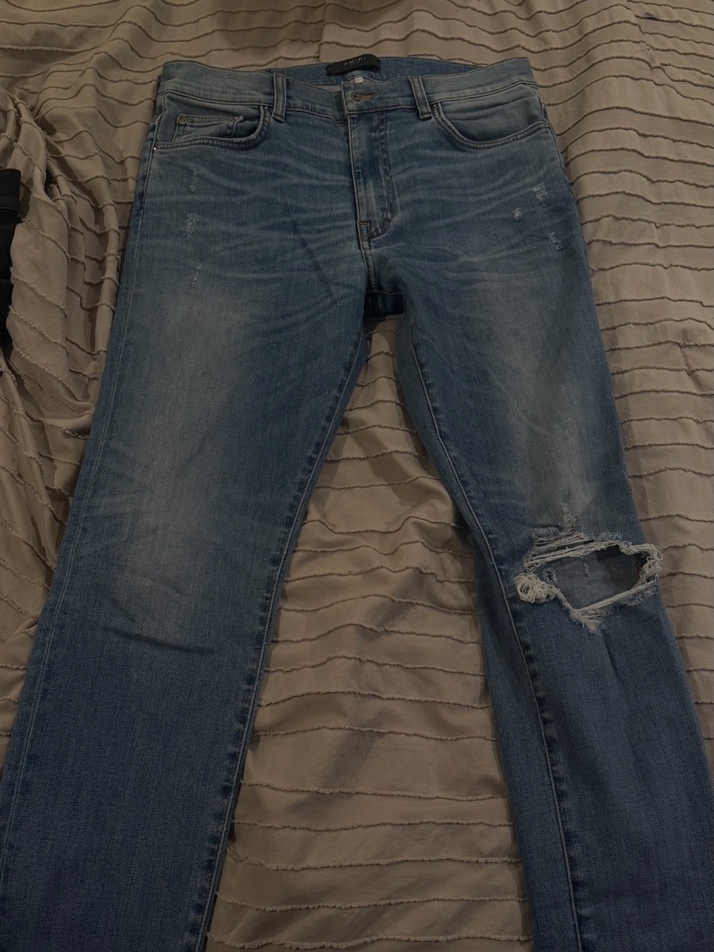 AMIRI Men Slim Jeans - Blue Distressed Knee